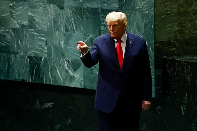 Com Quem Trump Não Briga?